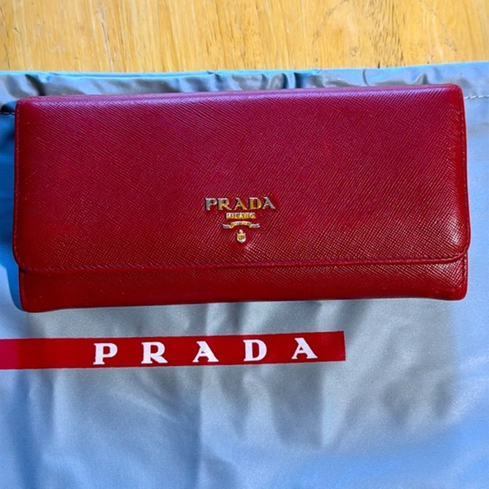 💯 Authentic Prada Long Wallet Brand New in Red Color with ID & 2 Card